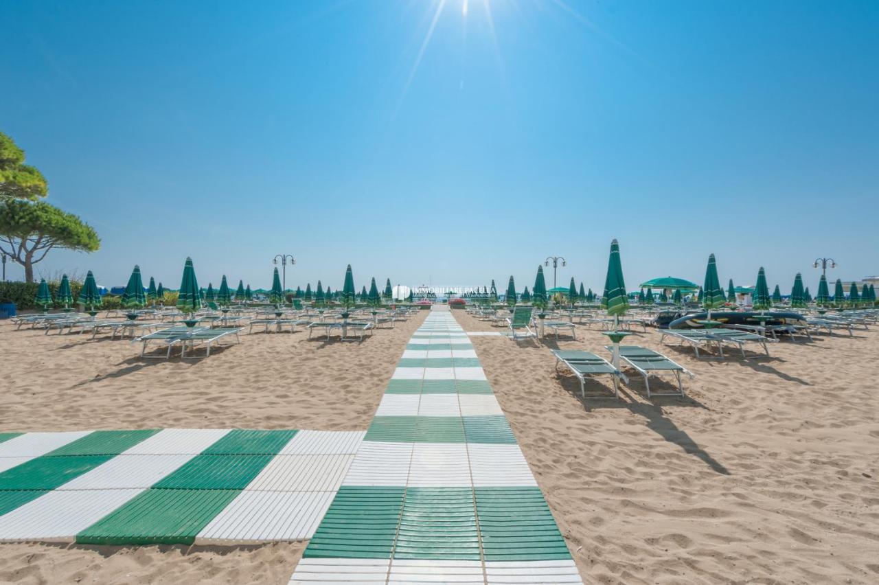 Residence El Palmar Da Colla Lido di Jesolo Exterior photo